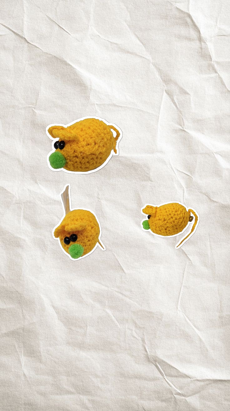 اسباب بازی بافتنی زنگوله دار موش متوسط زرد