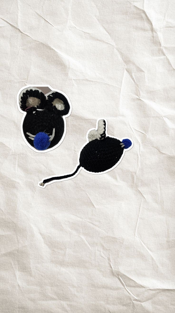 اسباب بازی بافتنی زنگوله دار موش چاق سیاه