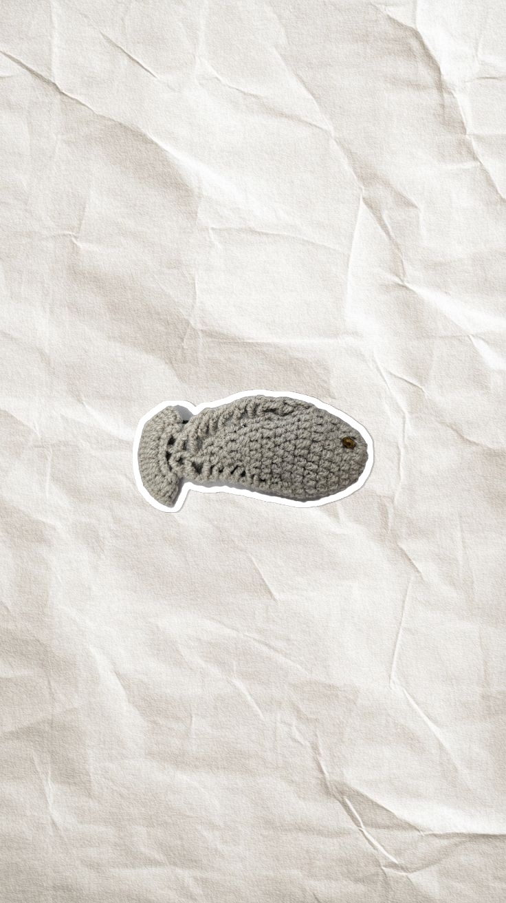 اسباب بازی بافتنی ماهی طوسی متوسط